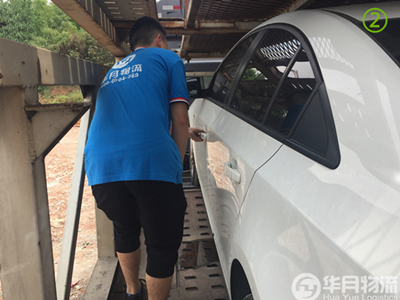 下车时对车门的保护,避免车门刮伤